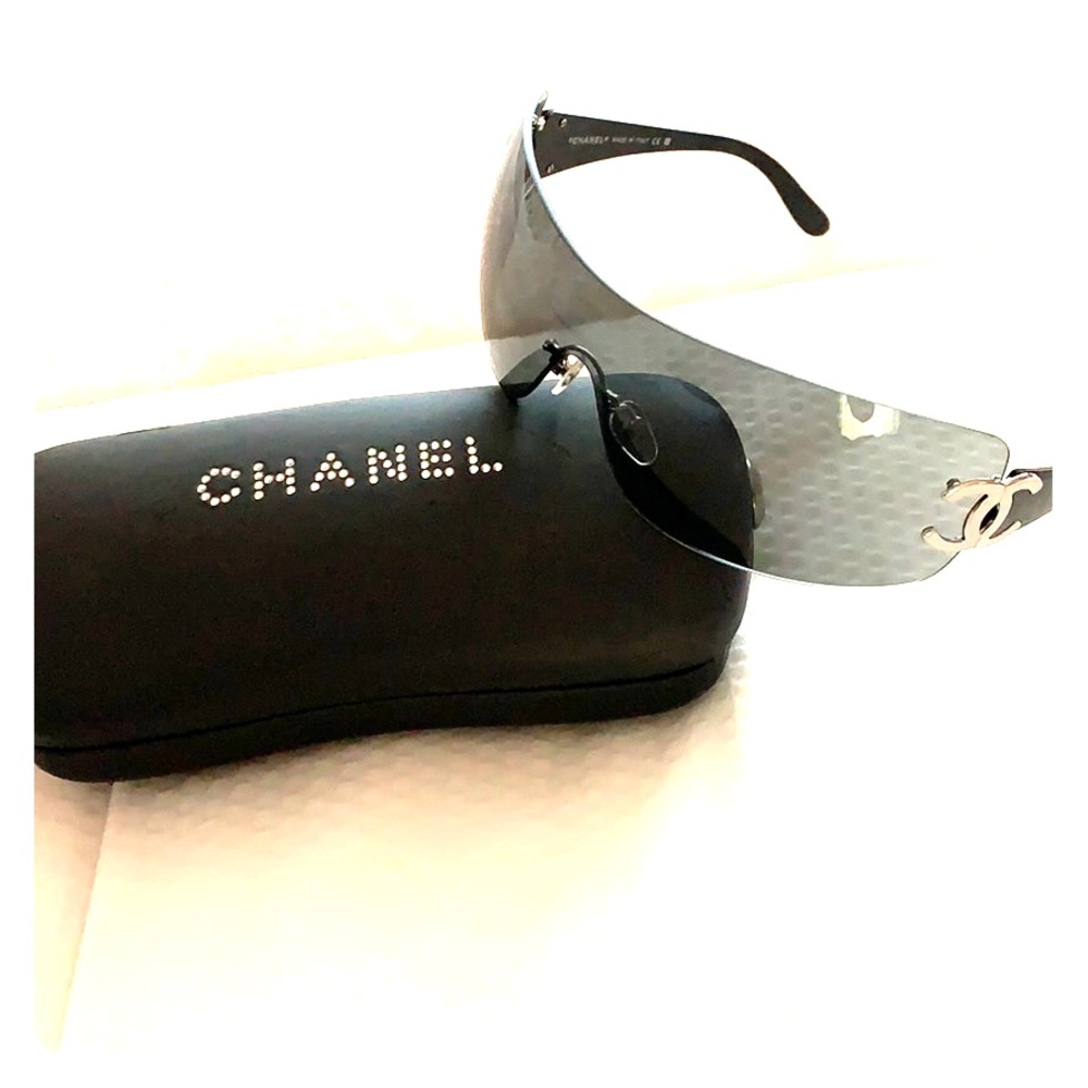 CHANEL sunglasses